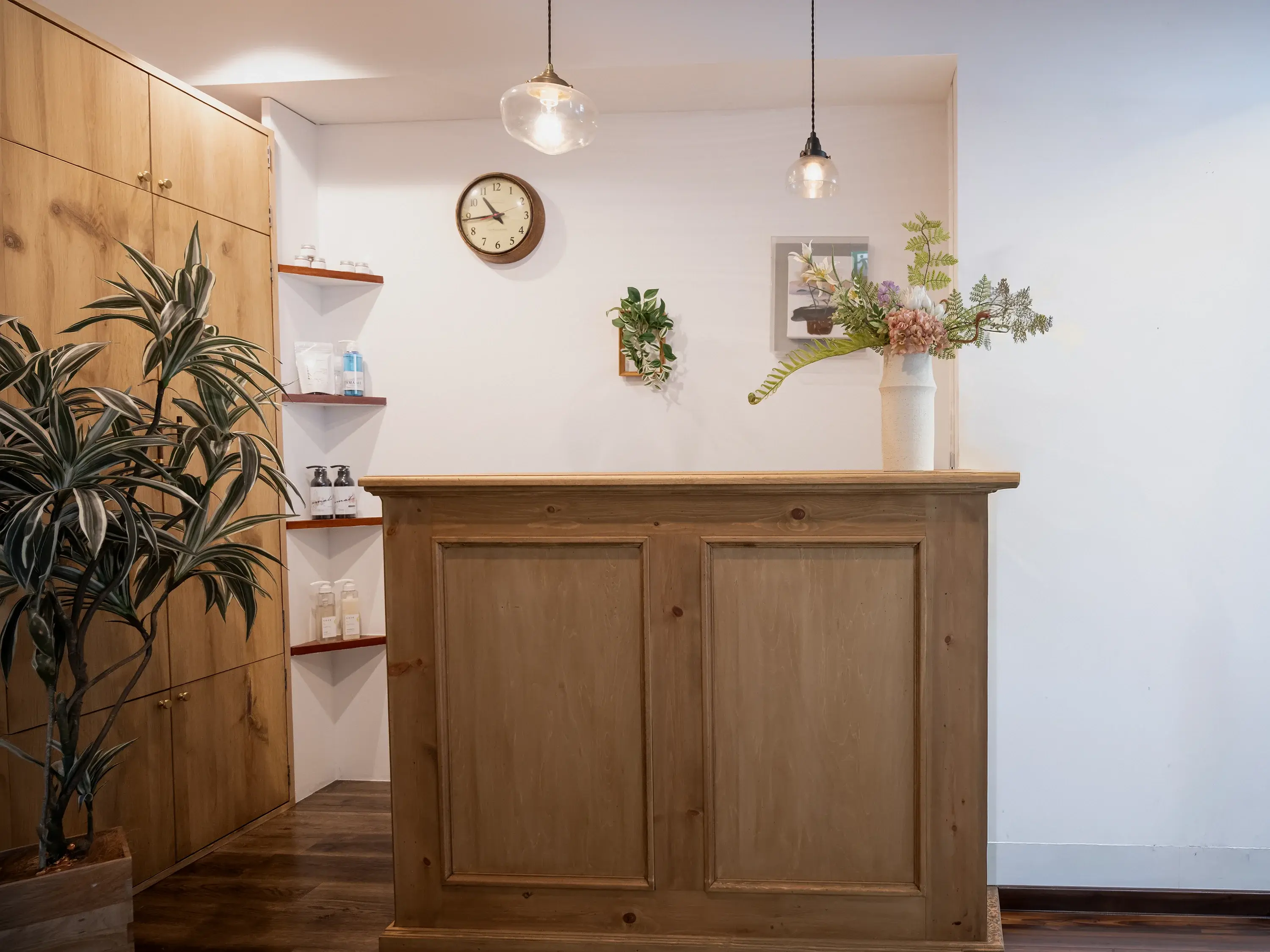 Loufreasy Hommeの受付・入店時の店内の様子